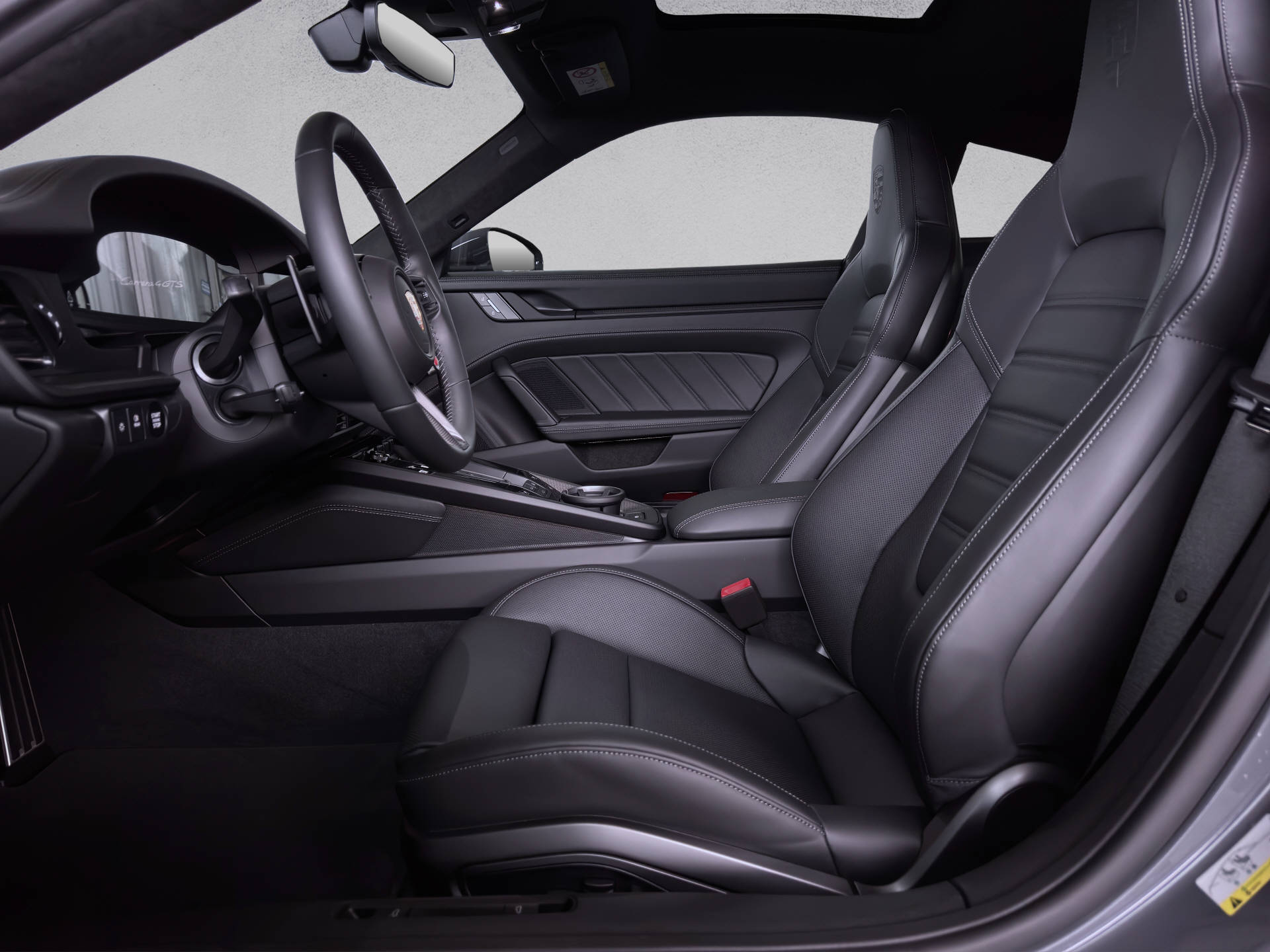 PORSCHE 911 Carrera 4 GTS-image-6
