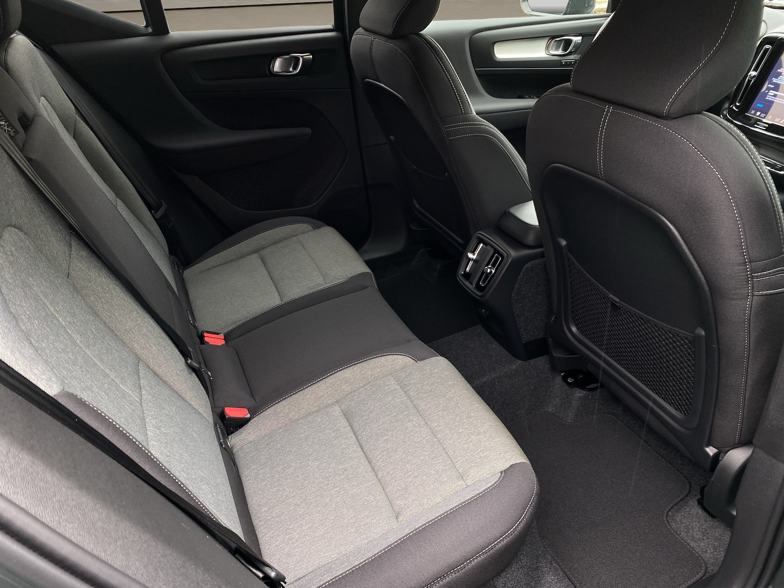 VOLVO XC40 2.0 B3 MH XCITE-image-11