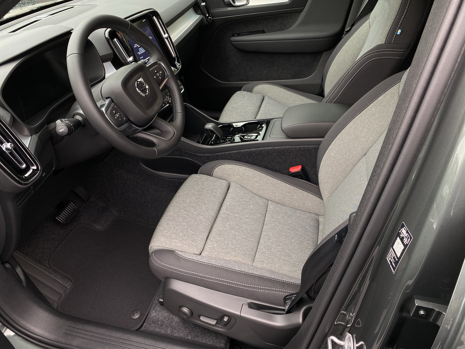 VOLVO XC40 2.0 B3 MH XCITE-image-8
