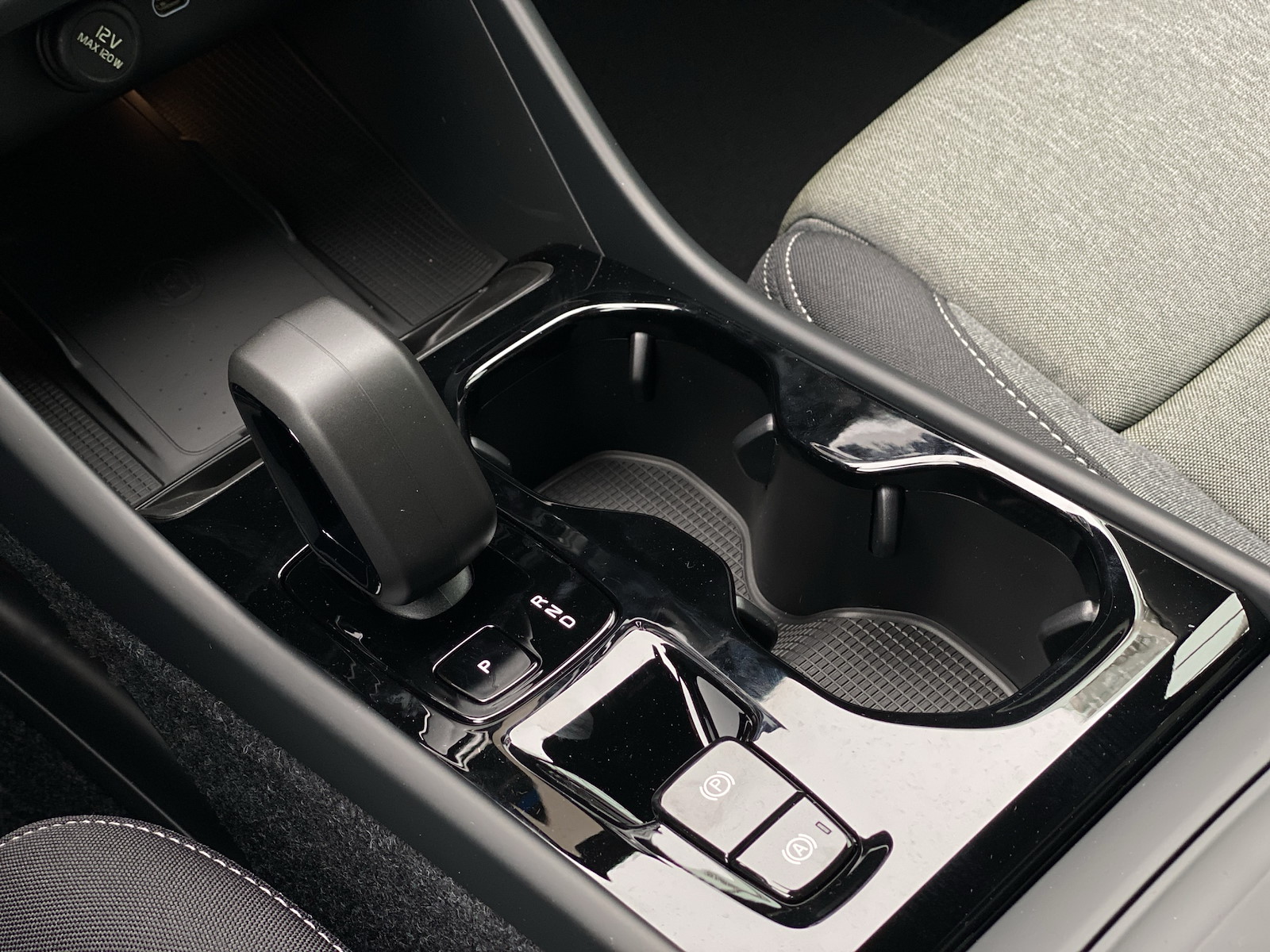 VOLVO XC40 2.0 B3 MH XCITE-image-14