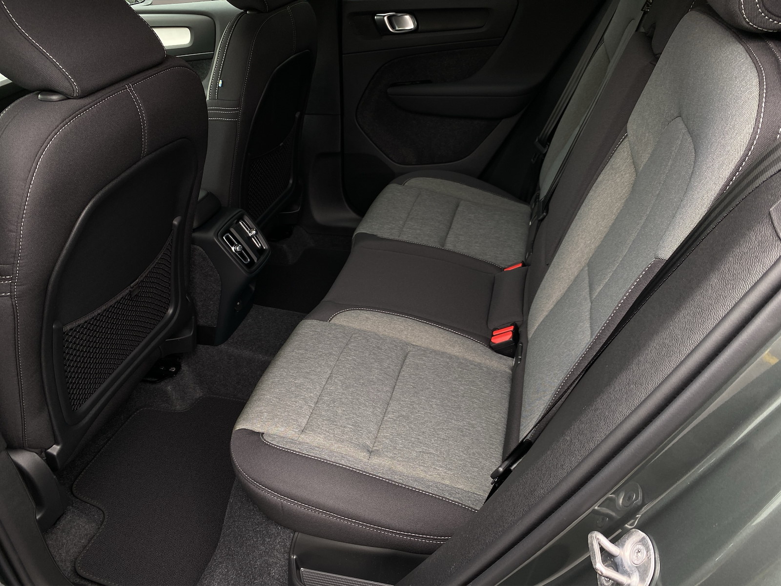 VOLVO XC40 2.0 B3 MH XCITE-image-9