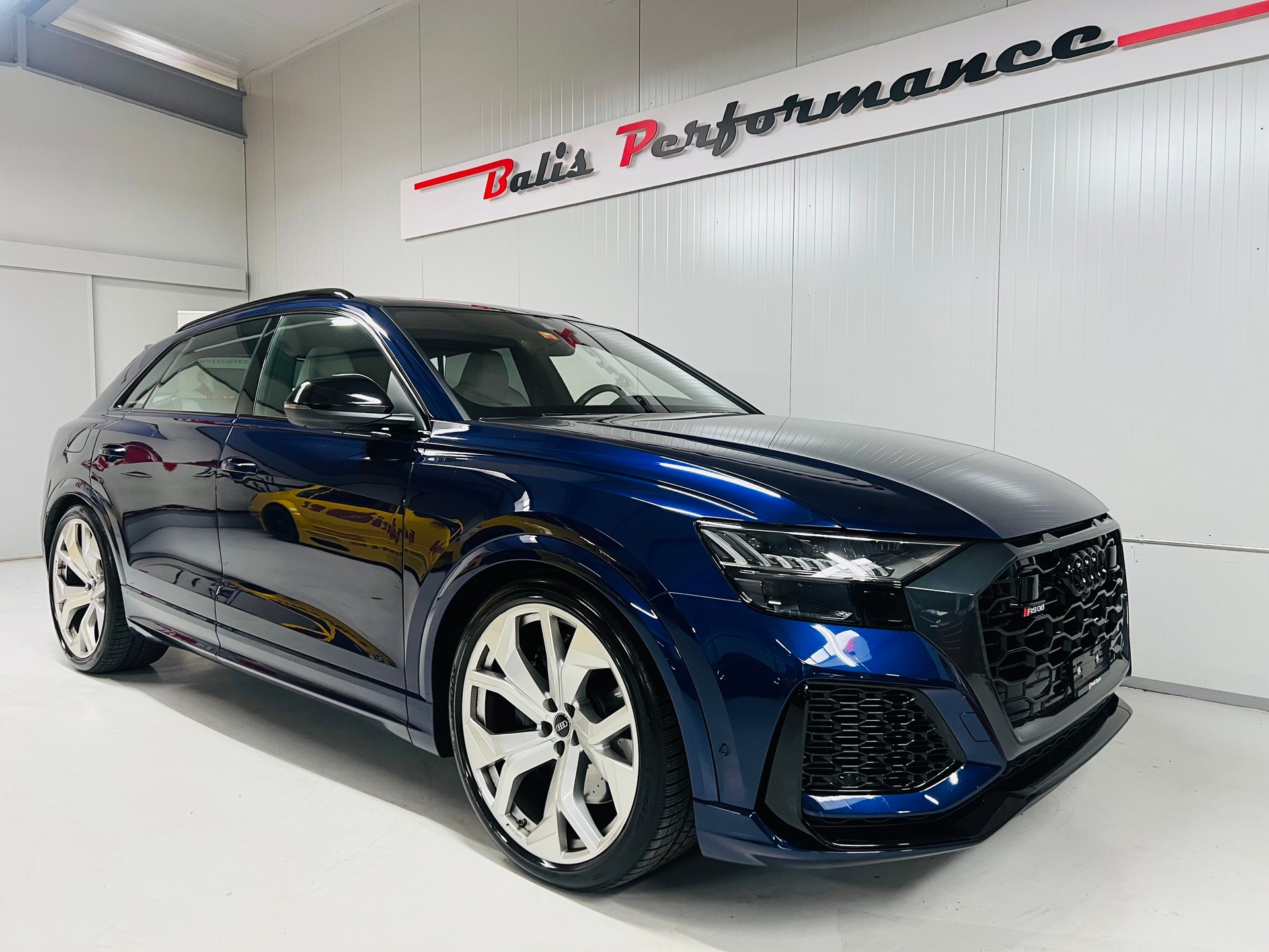 AUDI RSQ8 quattro tiptronic
