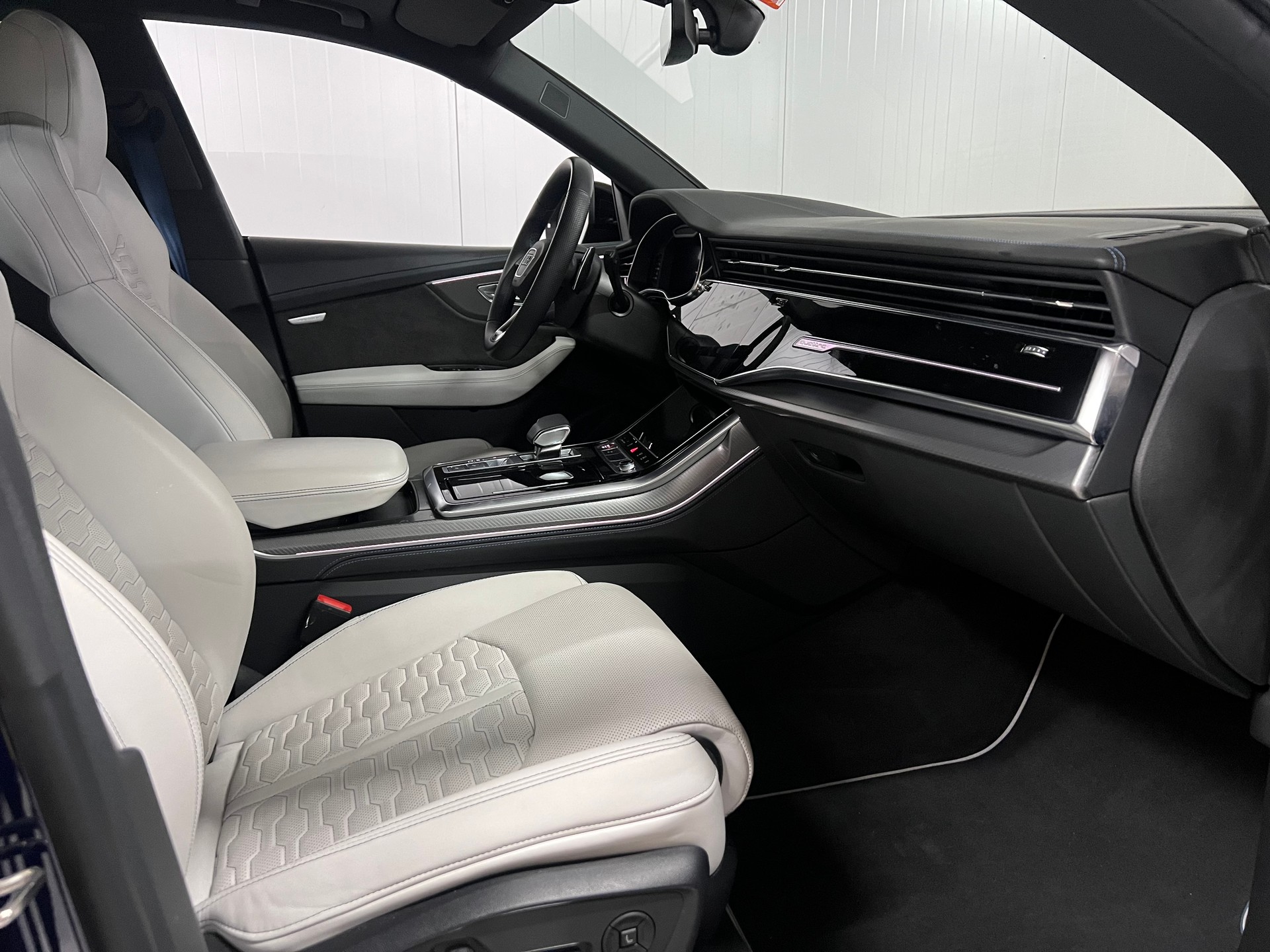 AUDI RSQ8 quattro tiptronic-image-5