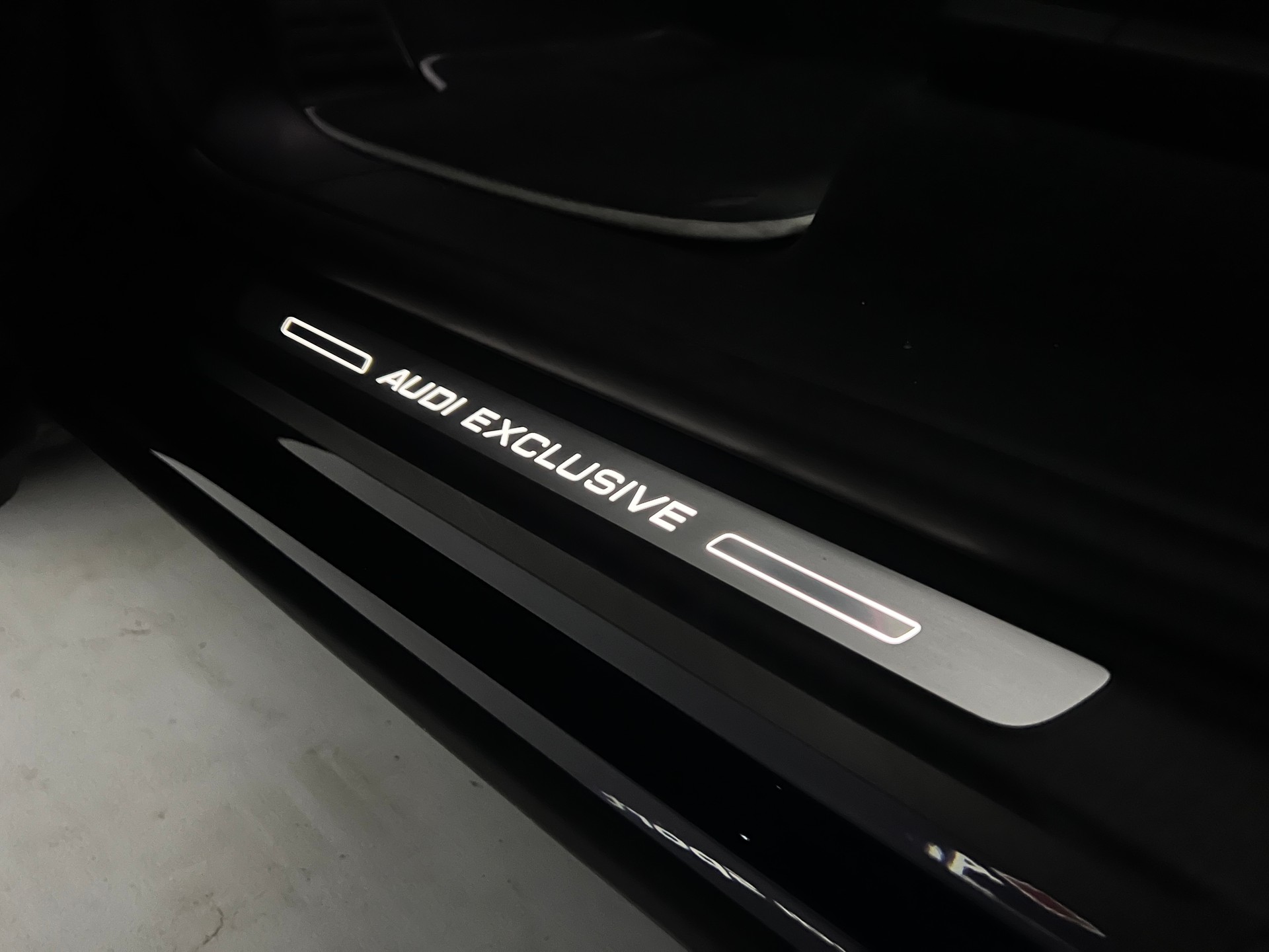 AUDI RSQ8 quattro tiptronic-image-13