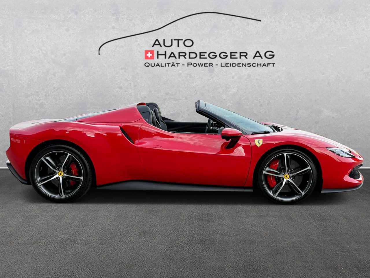 FERRARI 296 GTS inkl. gratis Service u. Garantie-showroom-element-2