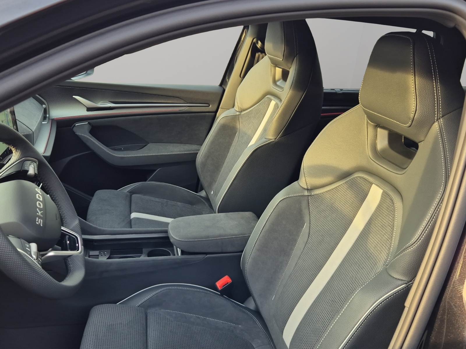 SKODA Kodiaq 2.0 TSI Sportline 4x4-image-5