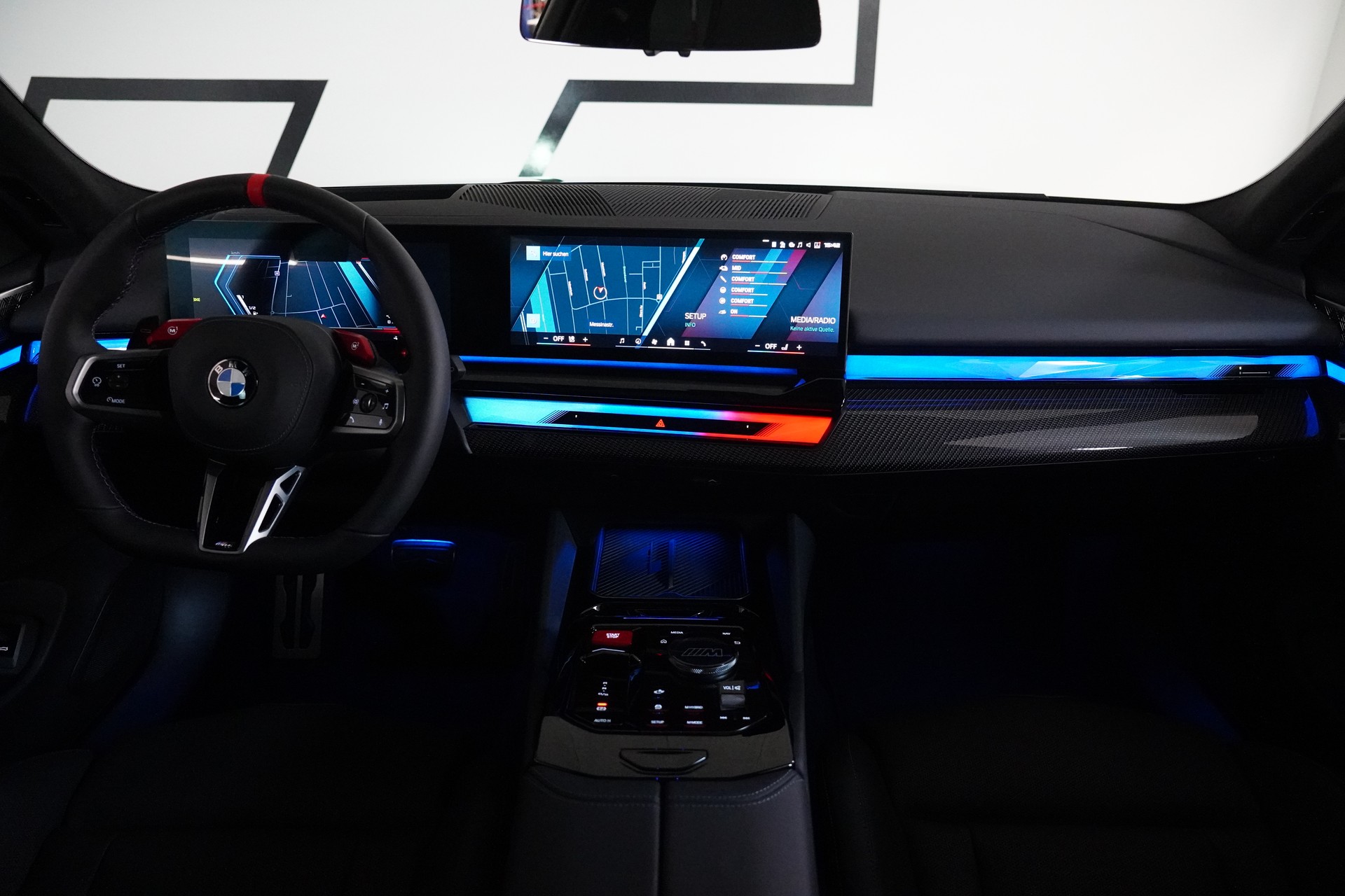 BMW M5 xDrive Touring-image-17