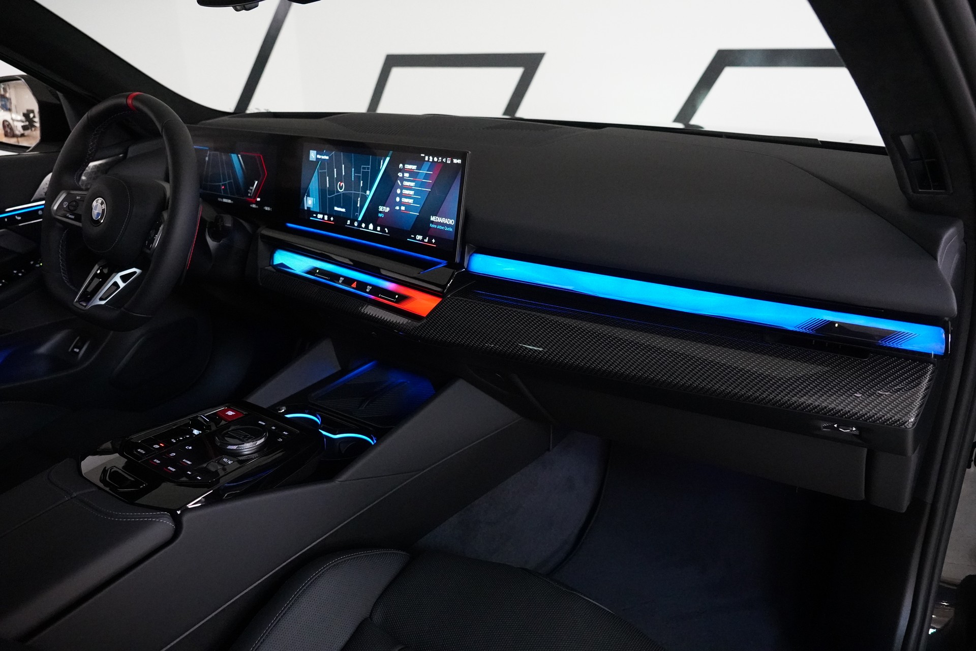 BMW M5 xDrive Touring-image-16