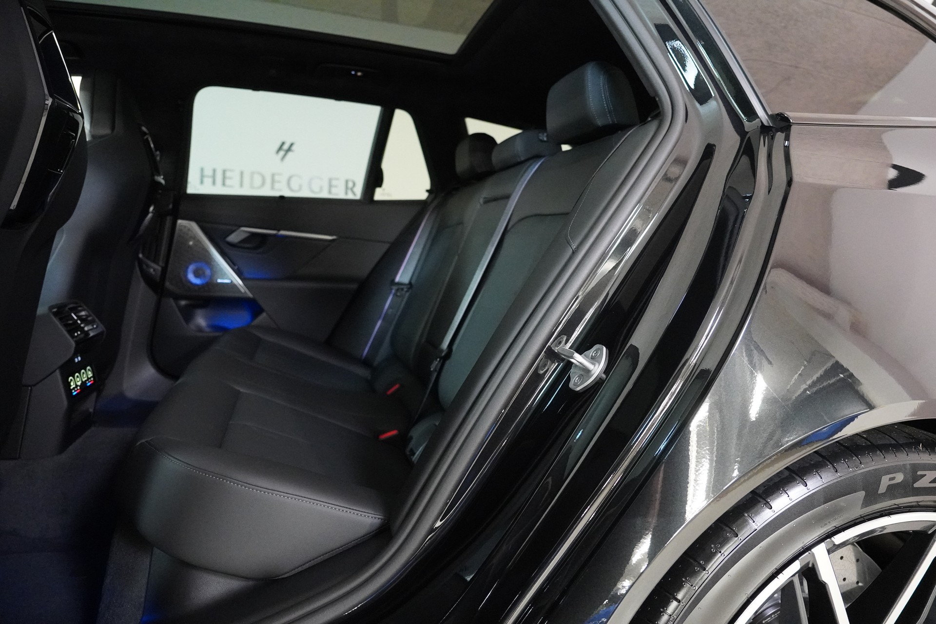 BMW M5 xDrive Touring-image-12