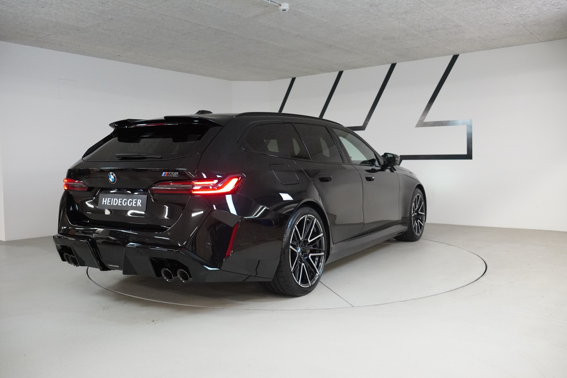 BMW M5 xDrive Touring-image-6