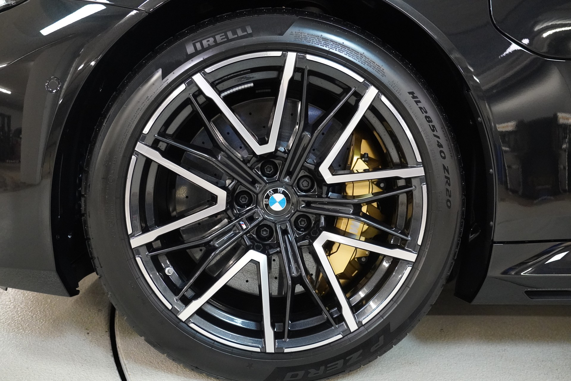 BMW M5 xDrive Touring-image-9