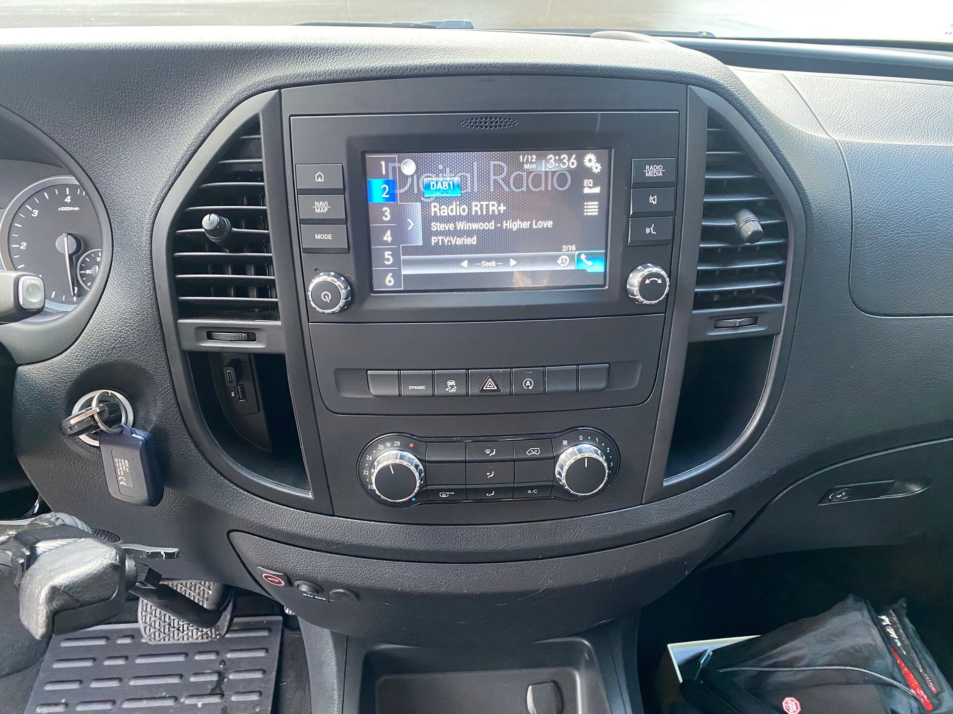 MERCEDES-BENZ Vito 119 CDI Select Tourer 4Matic 9G-Tronic-image-13
