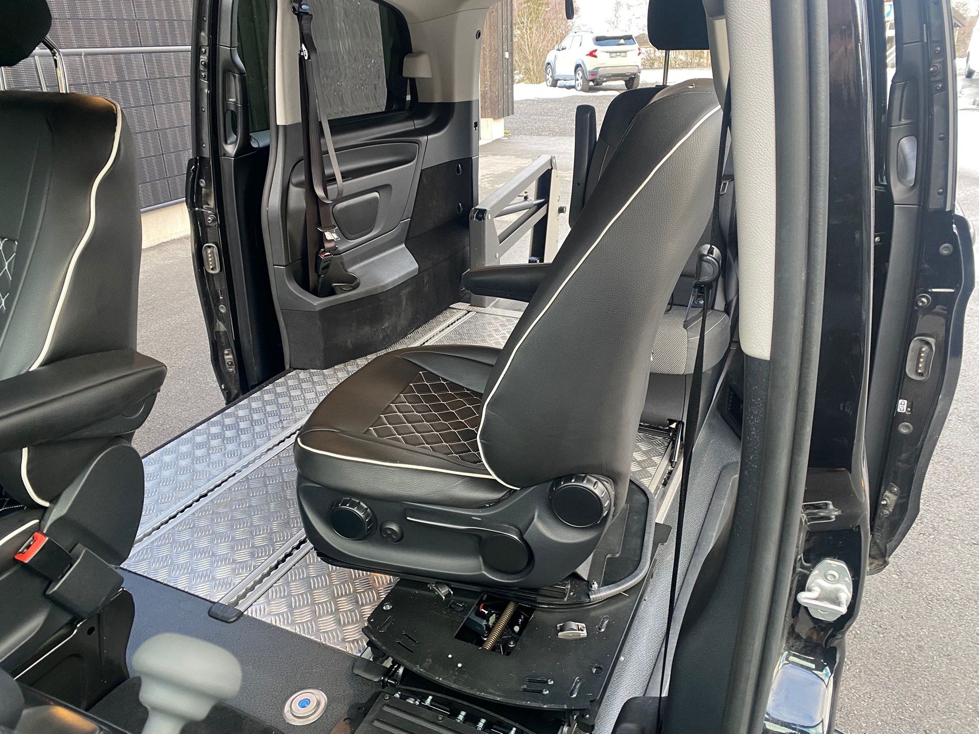 MERCEDES-BENZ Vito 119 CDI Select Tourer 4Matic 9G-Tronic-image-11