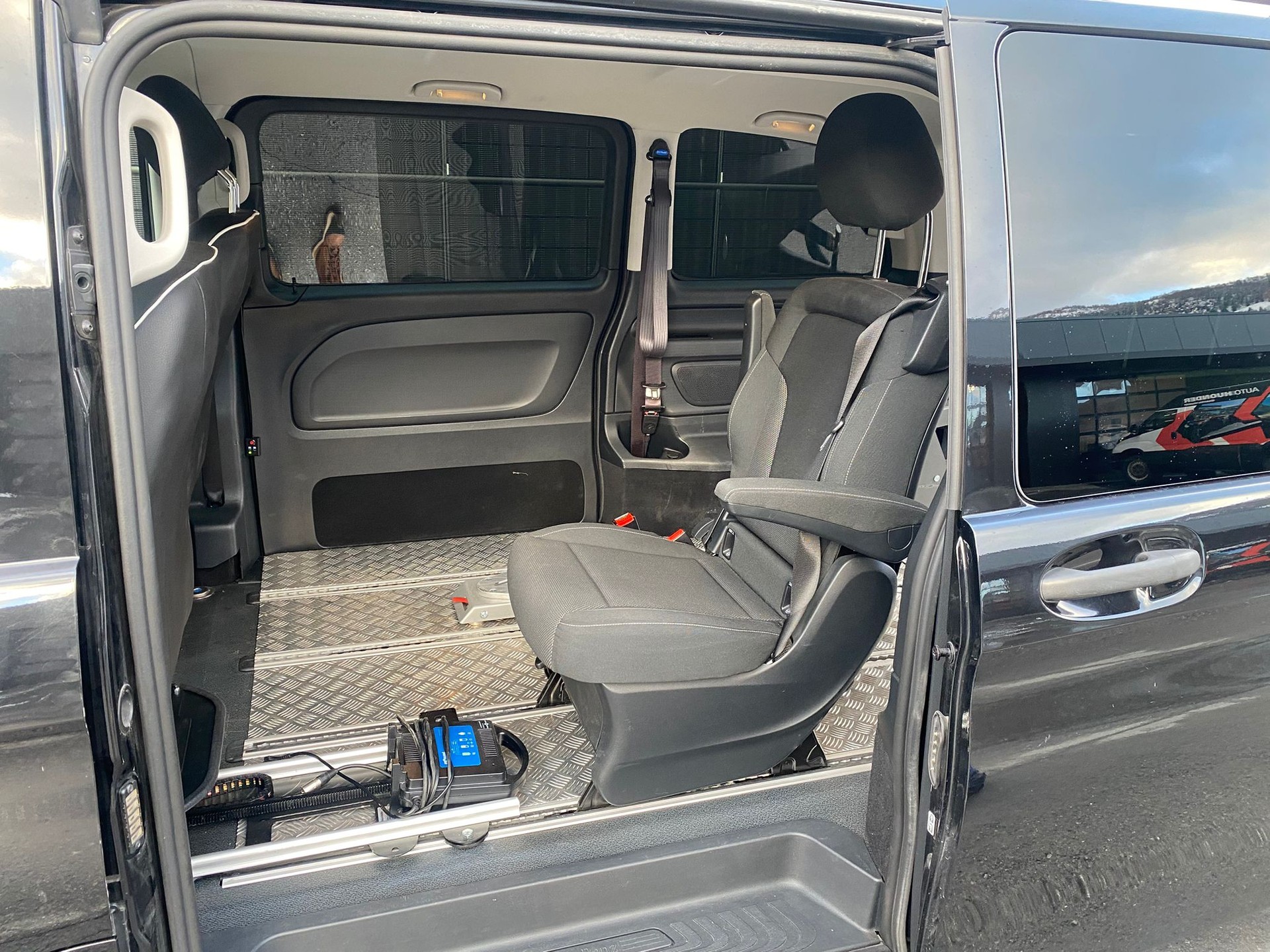 MERCEDES-BENZ Vito 119 CDI Select Tourer 4Matic 9G-Tronic-image-23