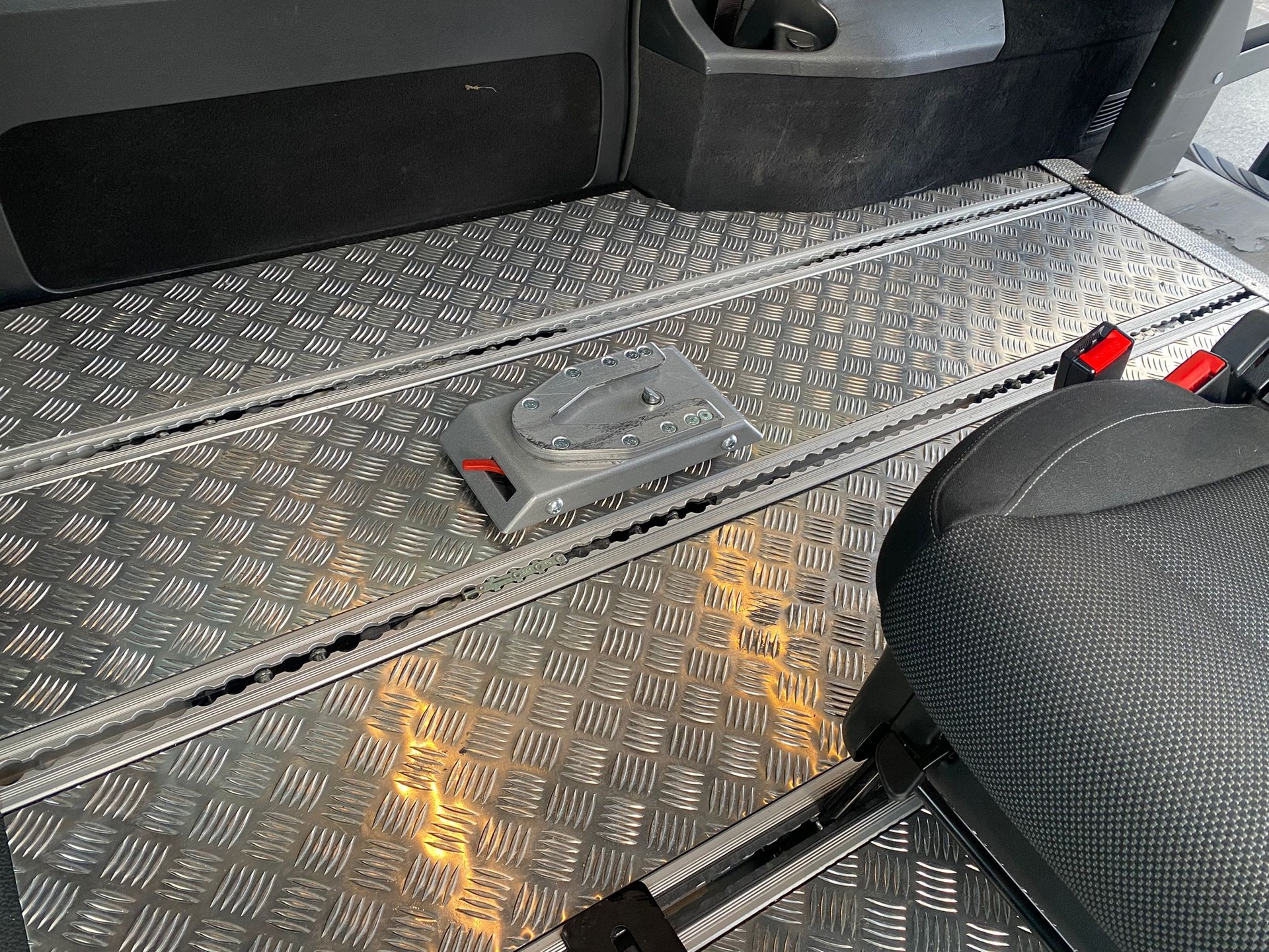 MERCEDES-BENZ Vito 119 CDI Select Tourer 4Matic 9G-Tronic-image-18