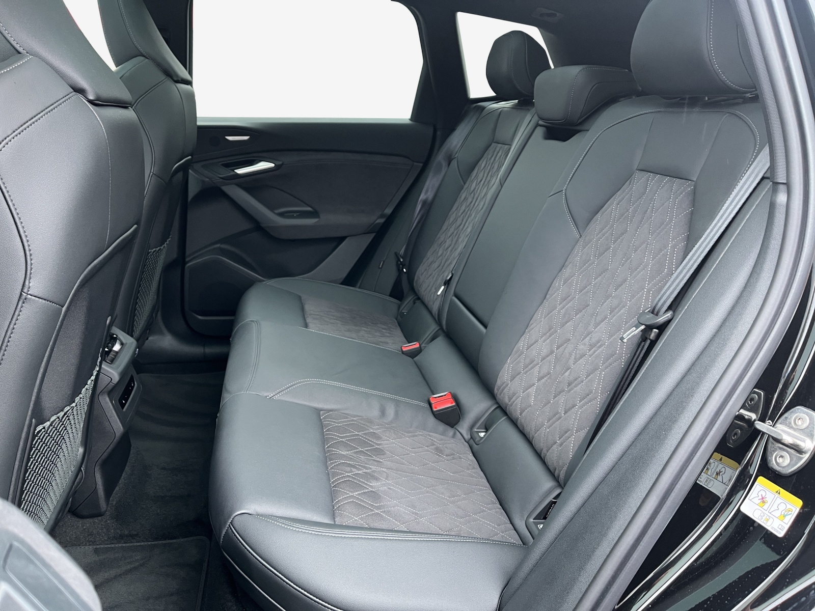 AUDI Q6 e-tron quattro-image-12