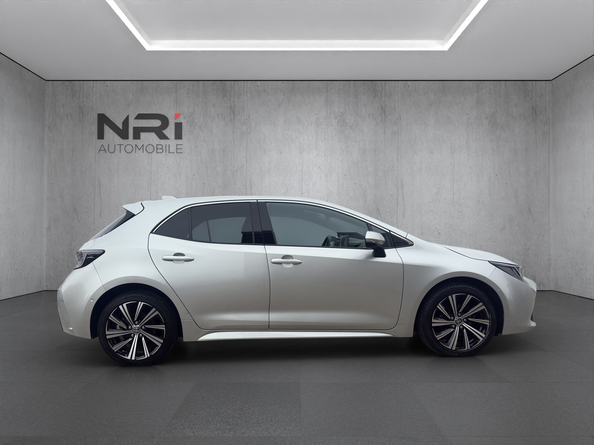 TOYOTA Corolla 1.8 HSD Trend-showroom-element-3
