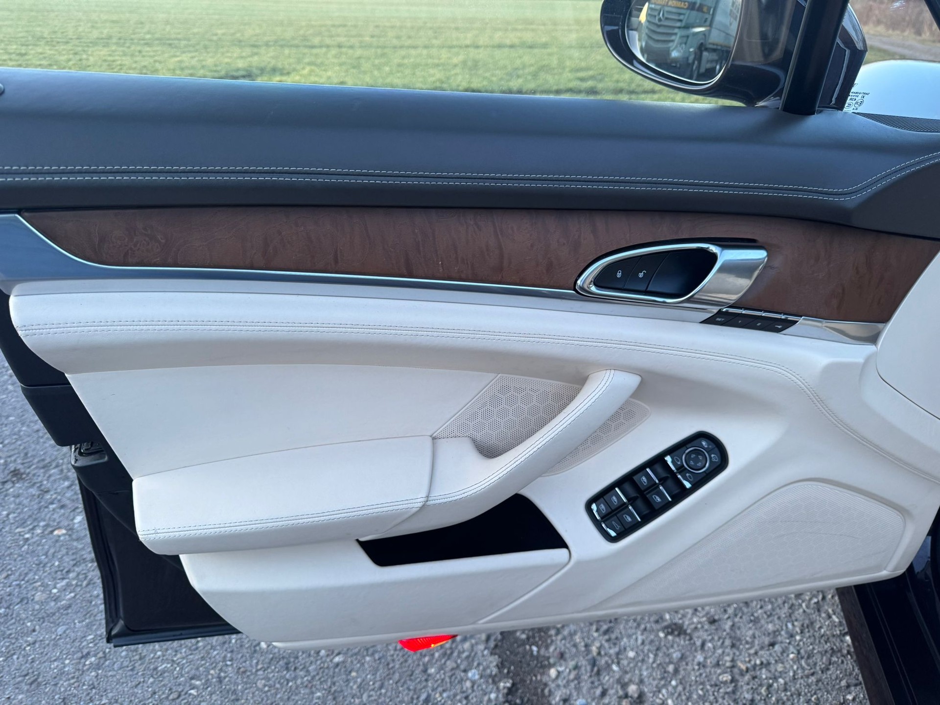 PORSCHE Panamera S E-Hybrid-image-17