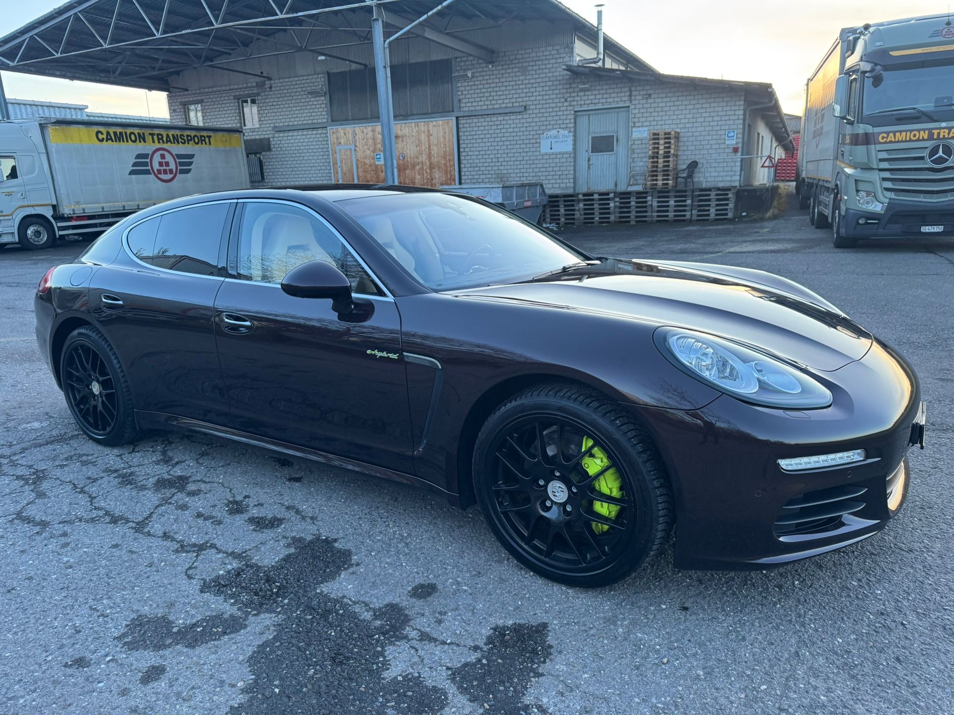 PORSCHE Panamera S E-Hybrid-image-2