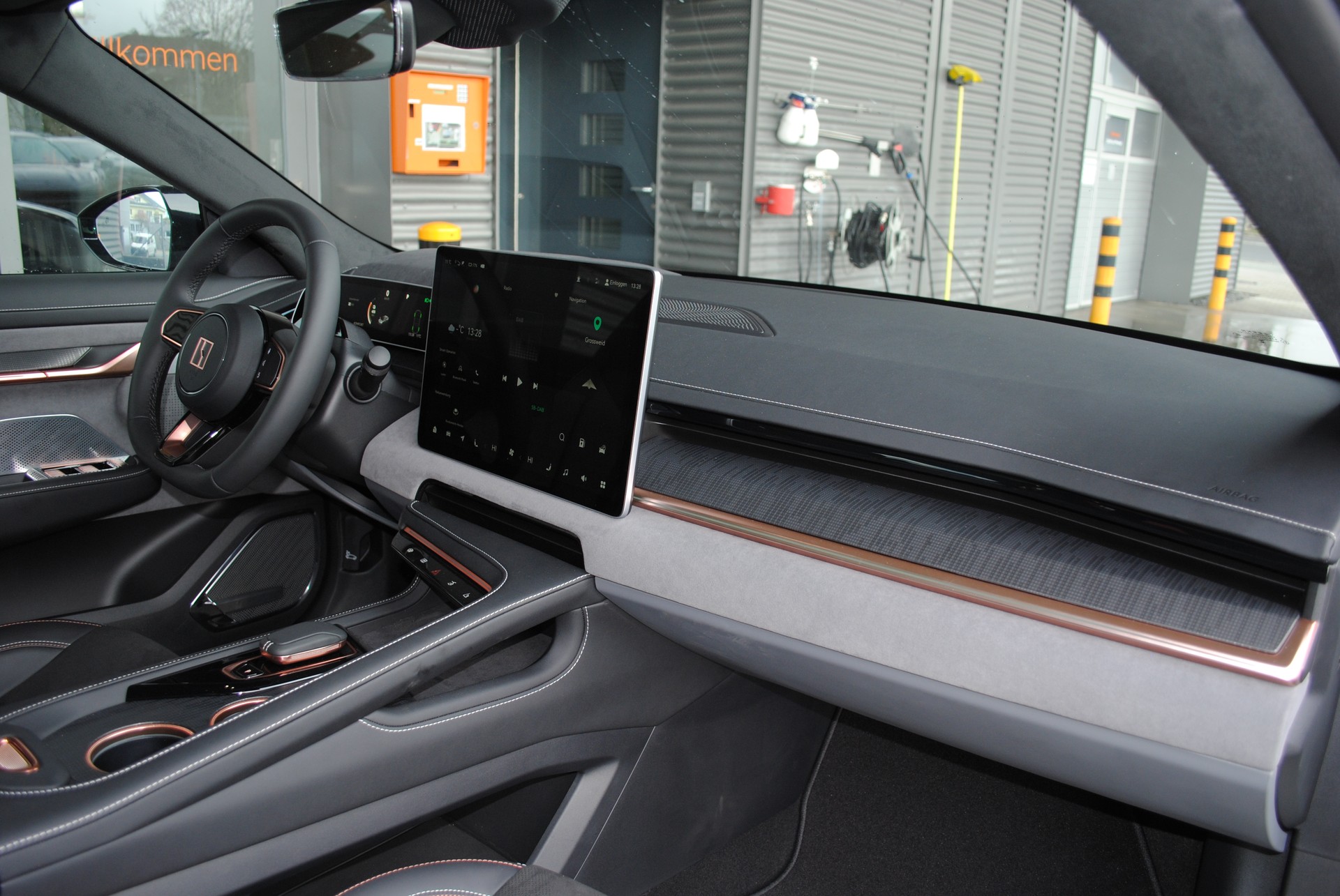 ZEEKR 001 96kWh Performace AWD-image-13