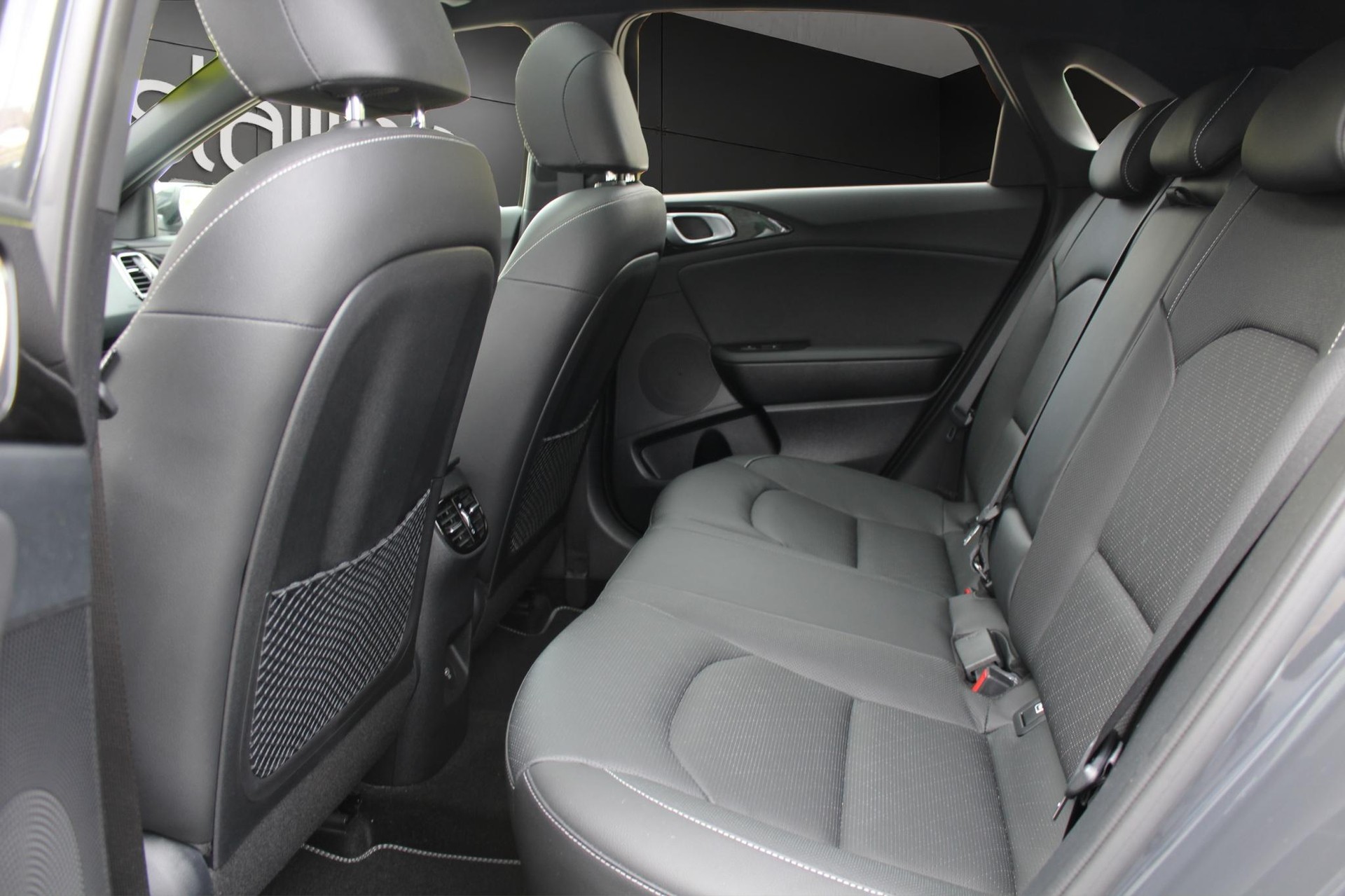KIA Ceed 1.5 T-GDi GT-Line-image-10