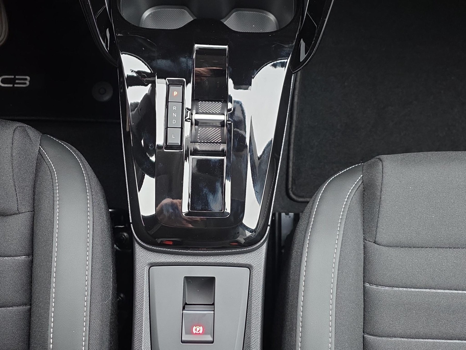 CITROEN C3 1.2 Hybrid Max-image-13