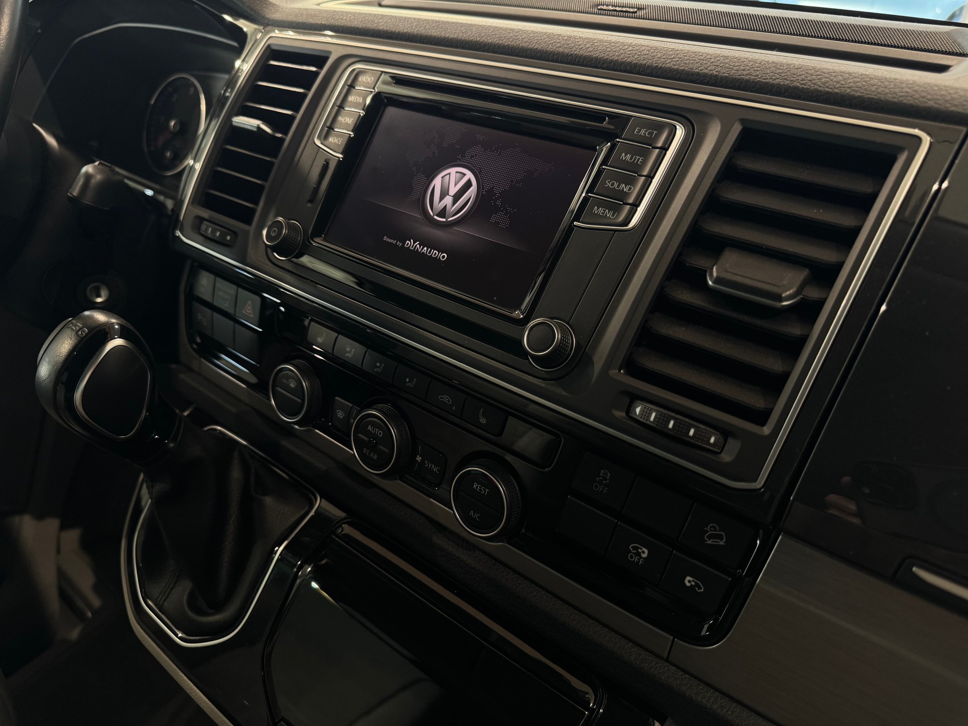 VW T6 California 2.0 Bi-TDI Ocean Liberty 4Motion DSG || DYNAUDIO || LED || ELEKTR. AUFSTELLDACH || 8FACH-image-23