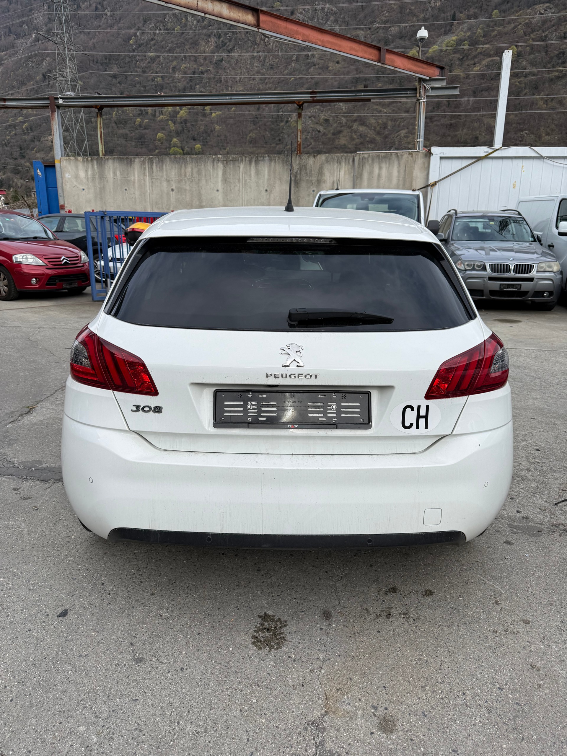 PEUGEOT 308 1.2 Pure Tech Allure EAT8-image-6