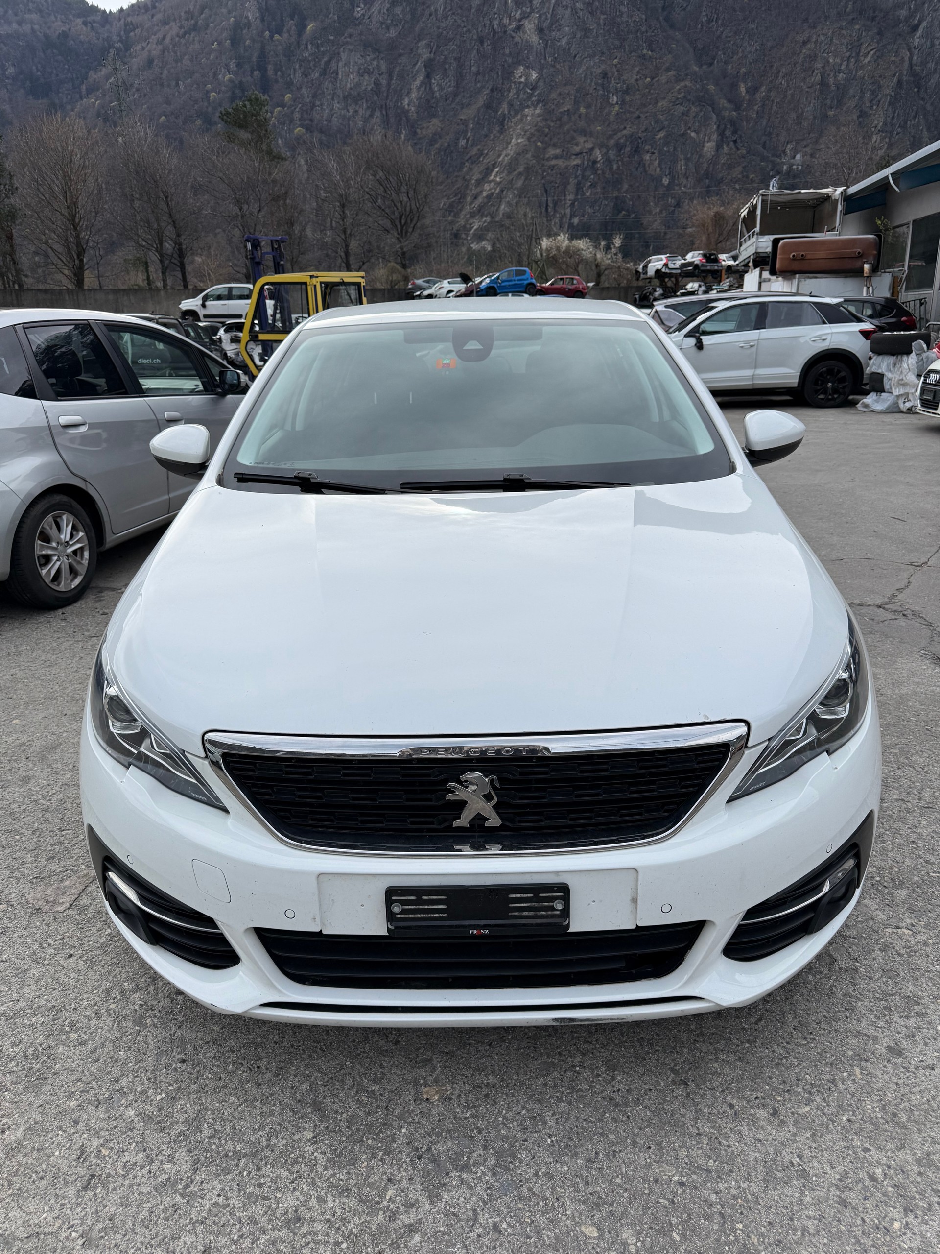 PEUGEOT 308 1.2 Pure Tech Allure EAT8-image-1