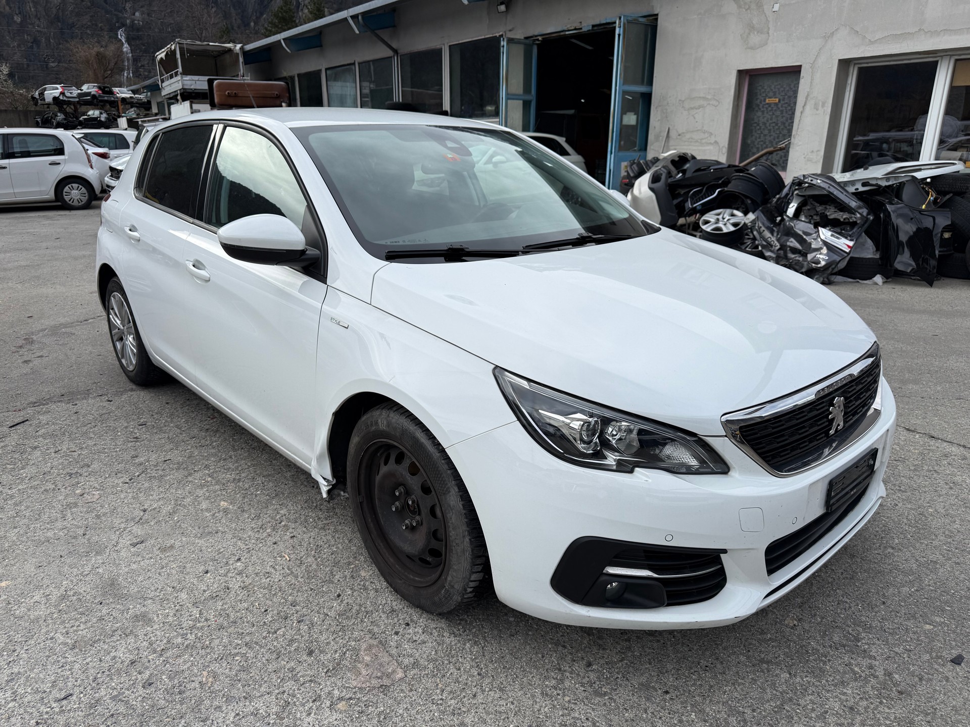 PEUGEOT 308 1.2 Pure Tech Allure EAT8-image-2