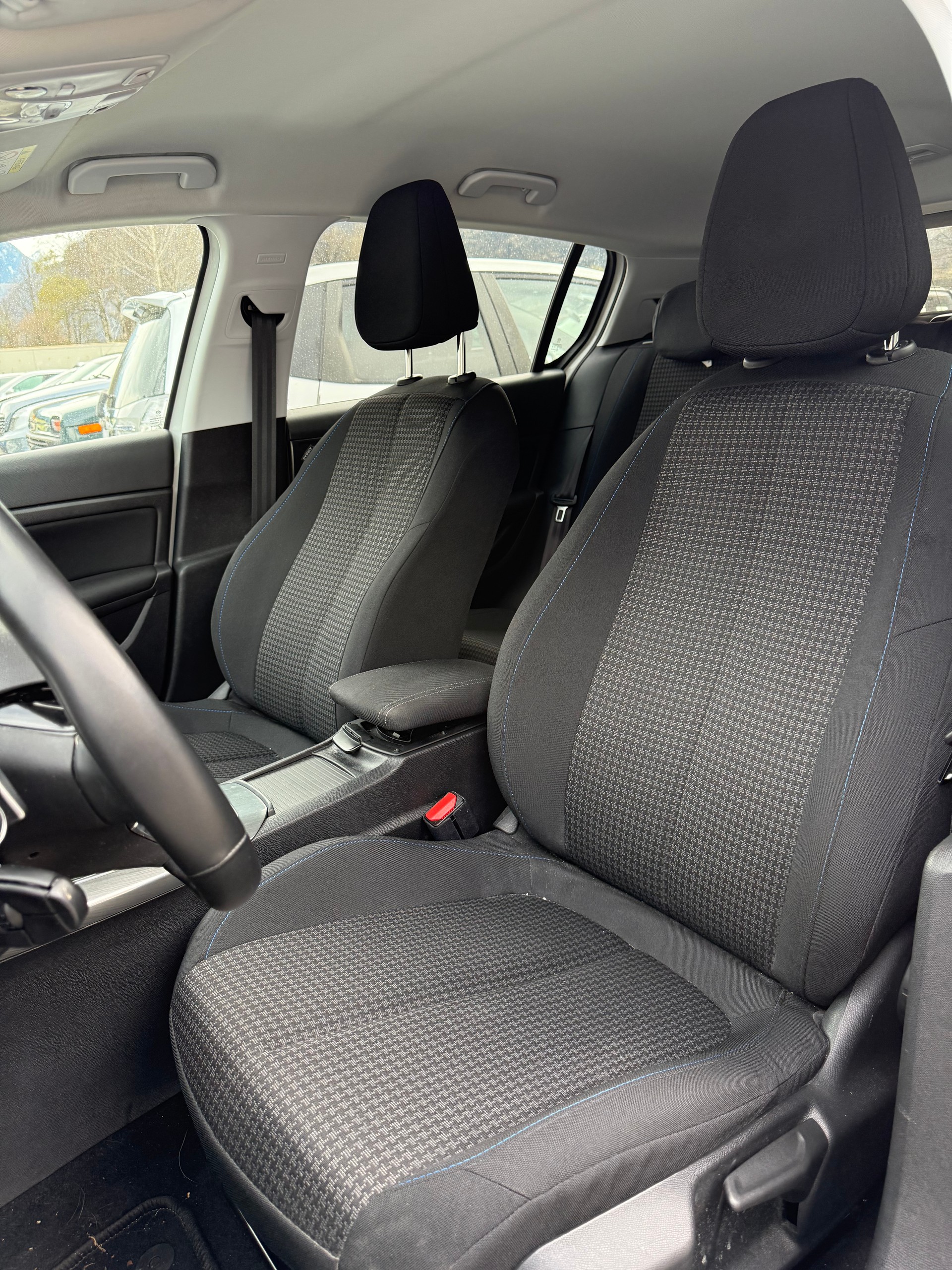 PEUGEOT 308 1.2 Pure Tech Allure EAT8-image-12