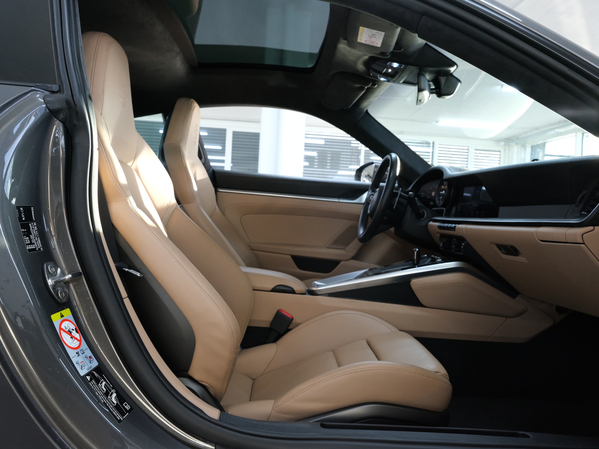 PORSCHE 911 Carrera 4S PDK *Hinterachslenkung* *18 Weg Sitze* *Seitenschweller*-image-21