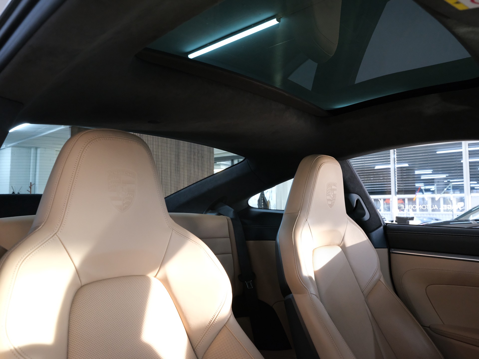 PORSCHE 911 Carrera 4S PDK *Hinterachslenkung* *18 Weg Sitze* *Seitenschweller*-image-22