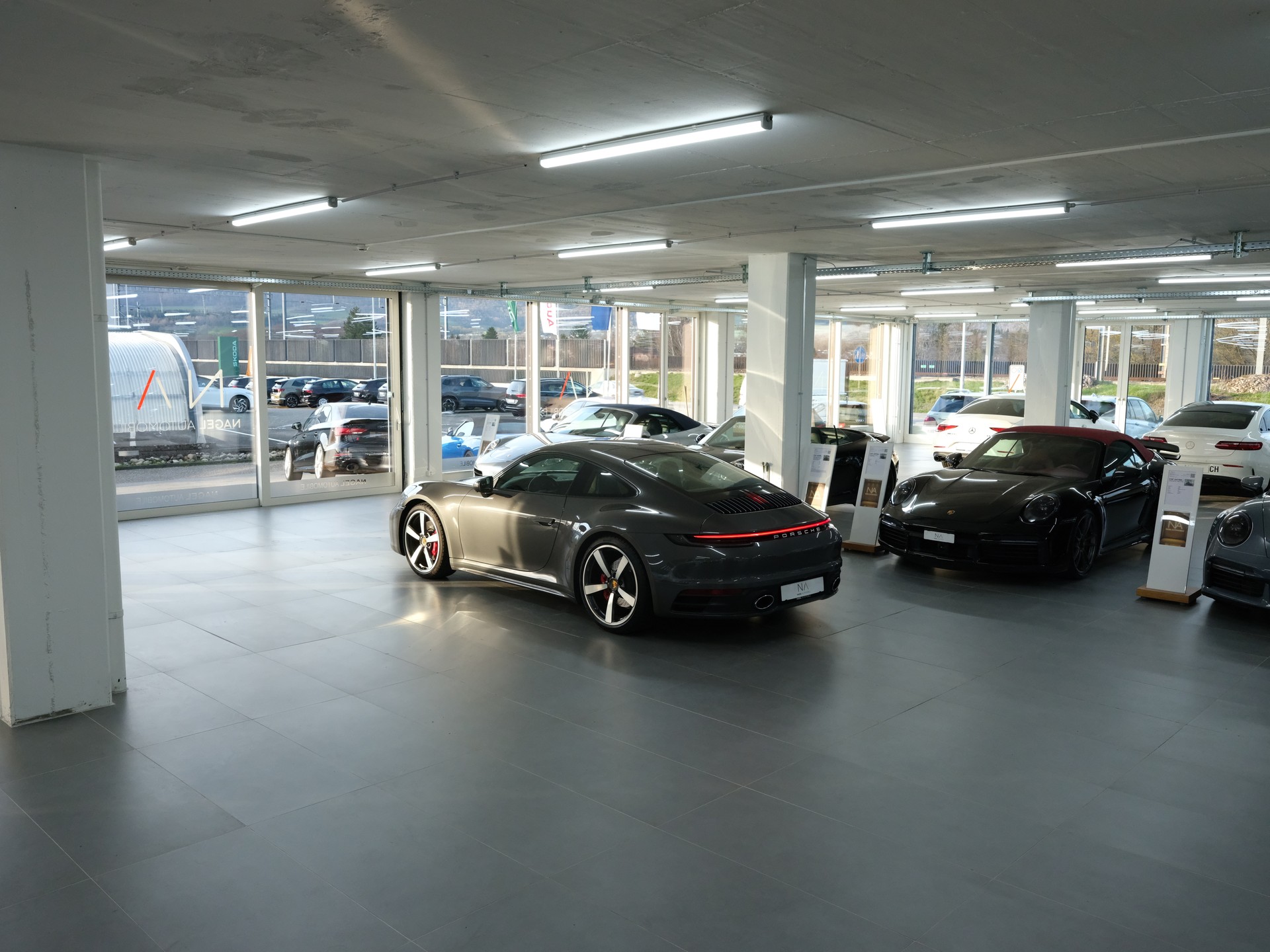 PORSCHE 911 Carrera 4S PDK *Hinterachslenkung* *18 Weg Sitze* *Seitenschweller*-image-13