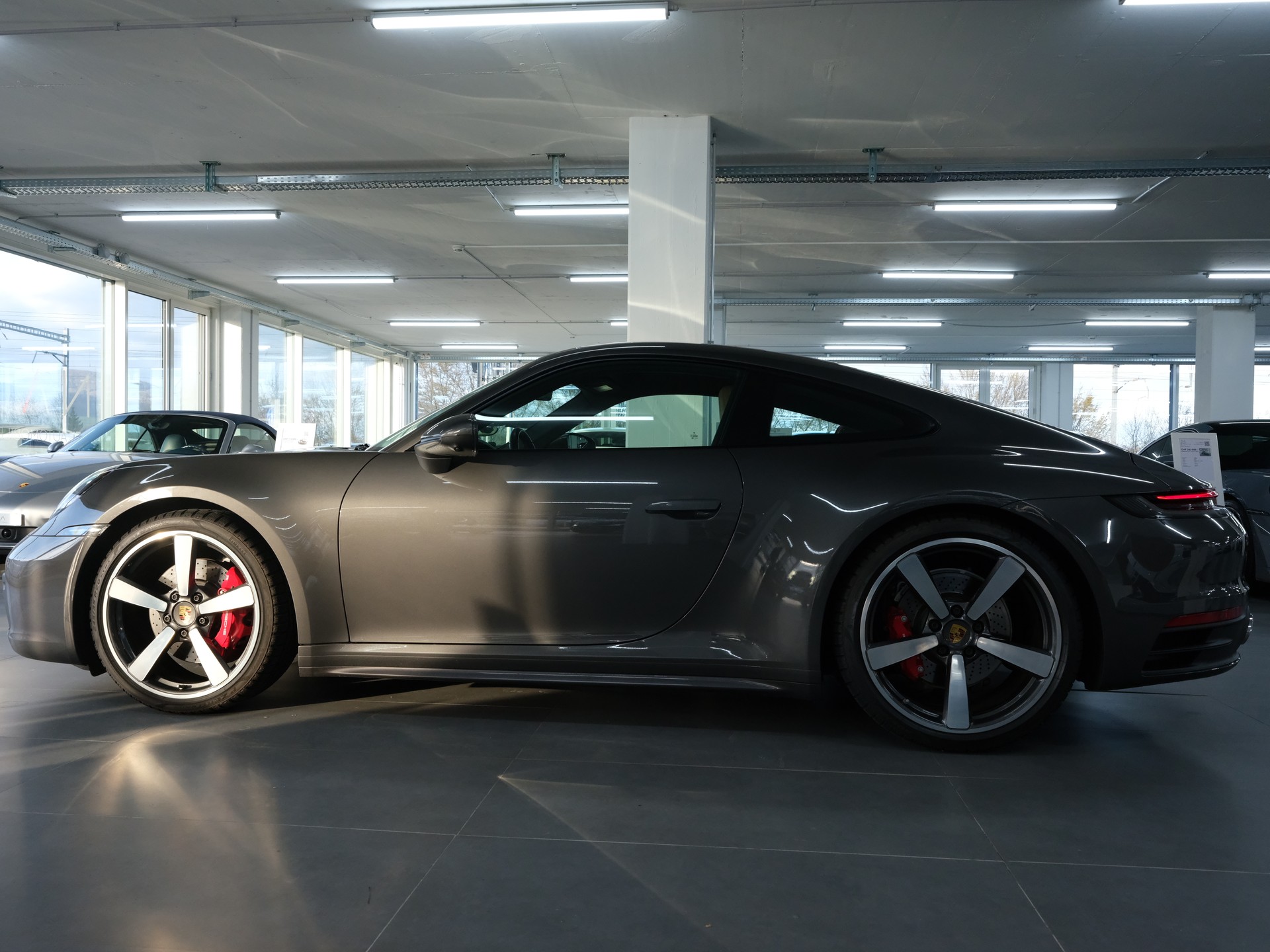 PORSCHE 911 Carrera 4S PDK *Hinterachslenkung* *18 Weg Sitze* *Seitenschweller*-image-5