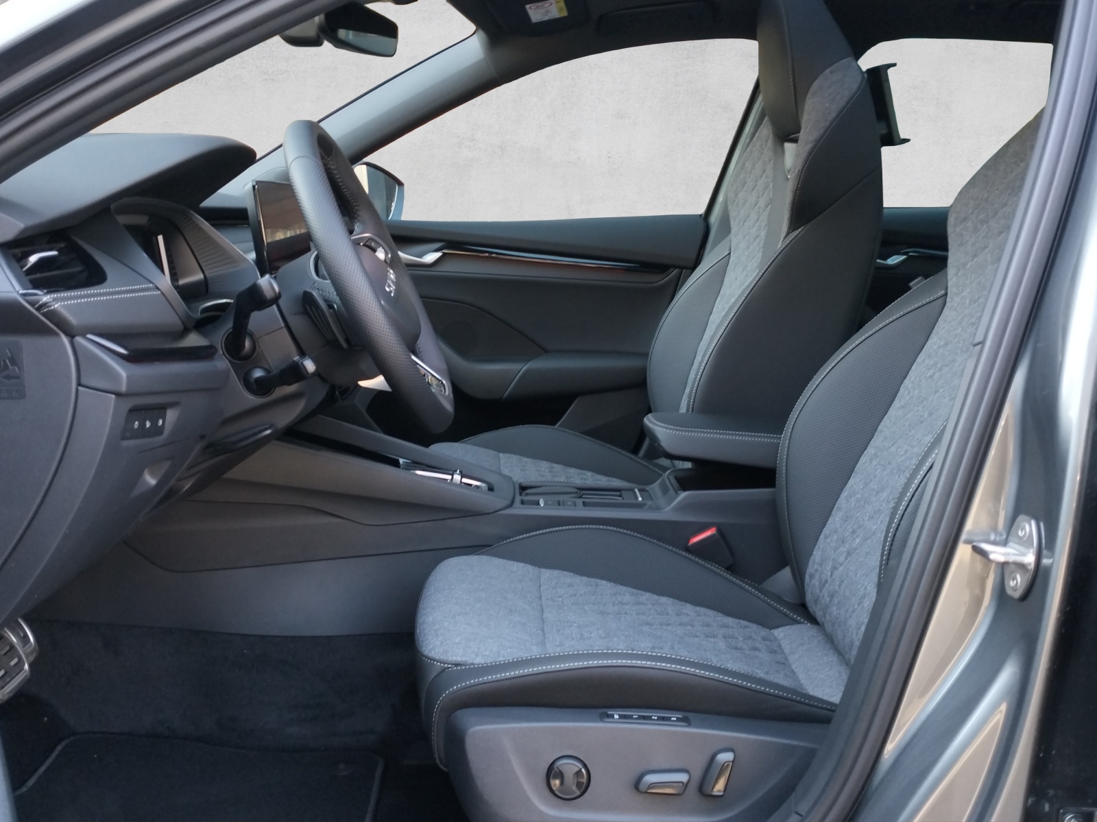 SKODA Octavia Combi 2.0 TSI DSG Dynamic 4x4-image-5