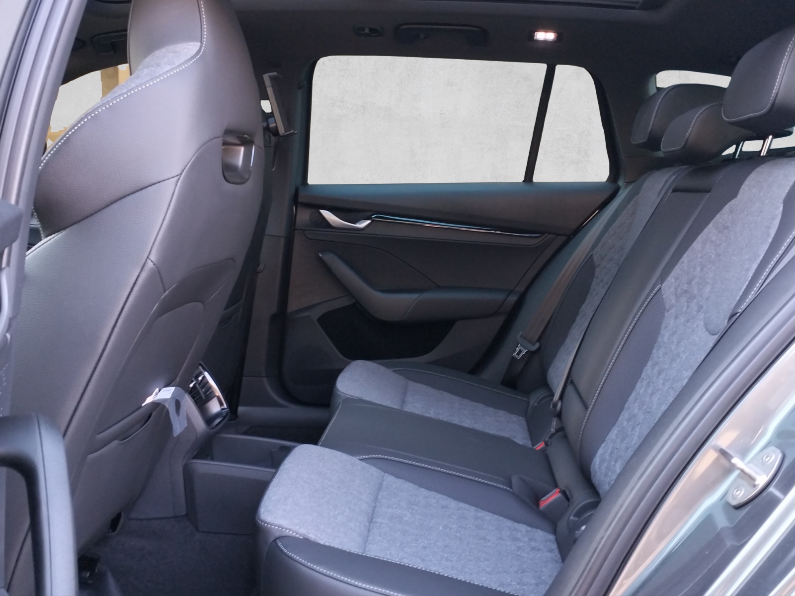 SKODA Octavia Combi 2.0 TSI DSG Dynamic 4x4-image-7