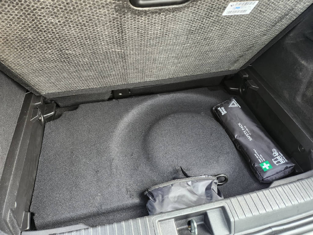 RENAULT Captur 1.6 E-Tech techno-image-8