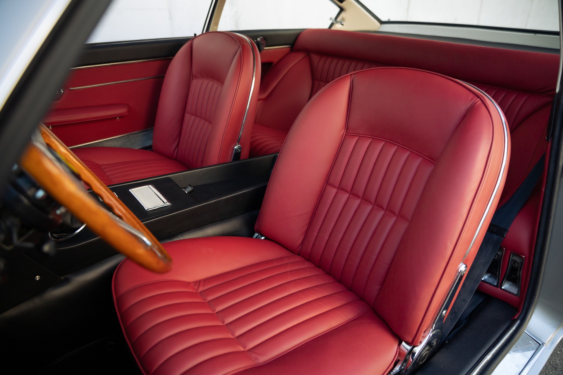 FERRARI 365 GT 2+2-image-10
