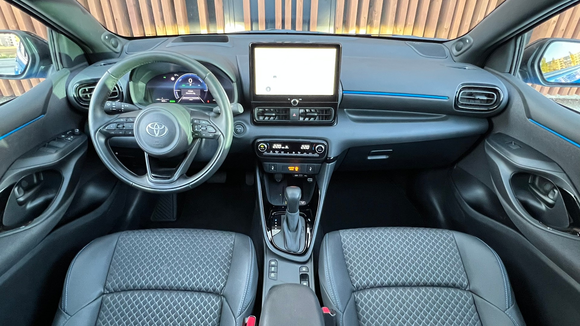 TOYOTA YARIS 1.5 POP SPORT E-CVT l 116 PS-image-18