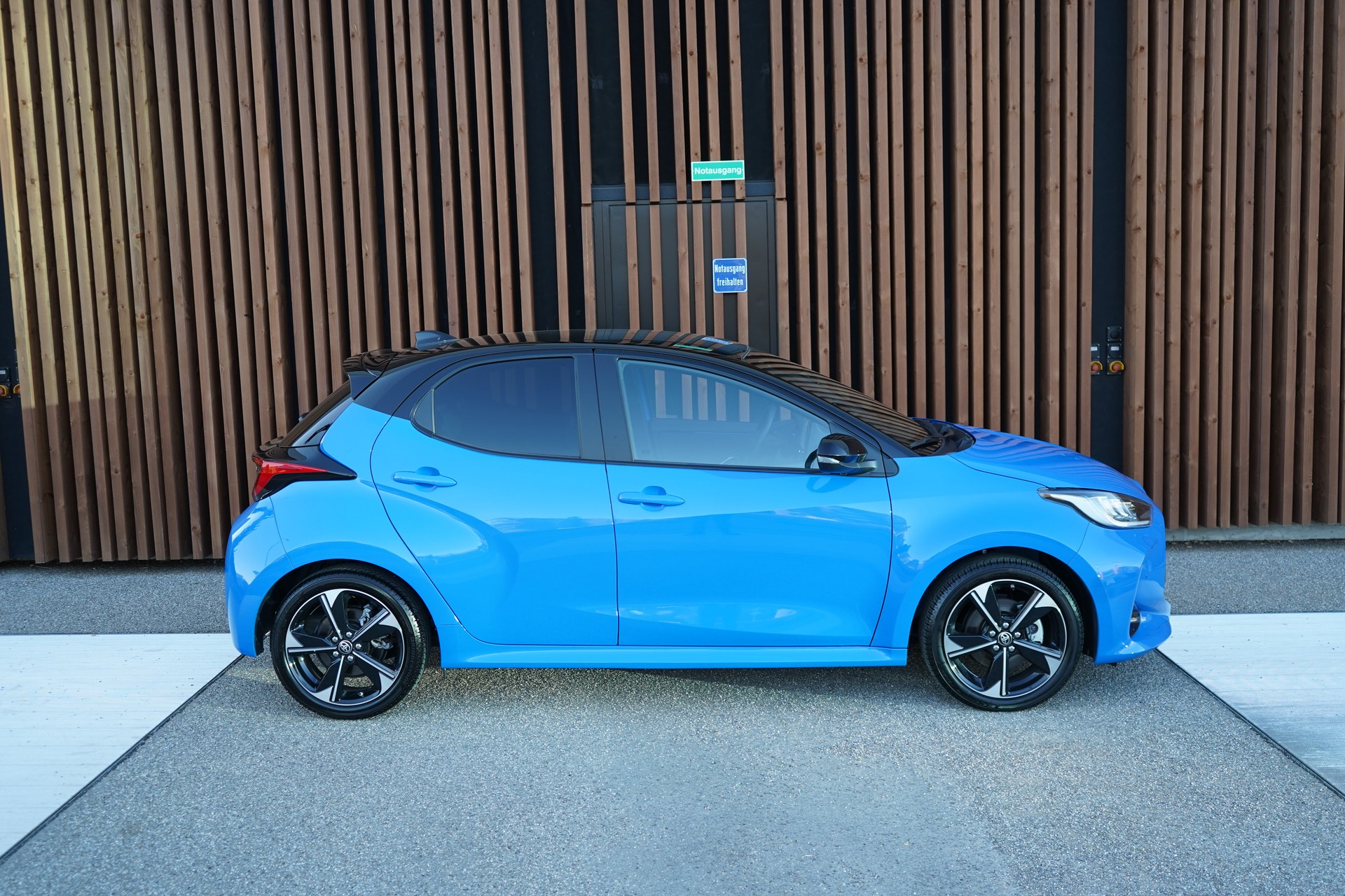 TOYOTA YARIS 1.5 POP SPORT E-CVT l 116 PS-image-4
