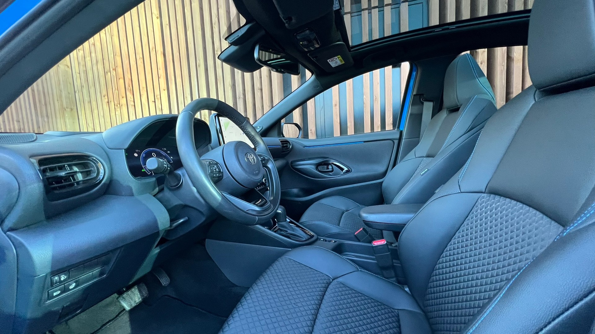 TOYOTA YARIS 1.5 POP SPORT E-CVT l 116 PS-image-24