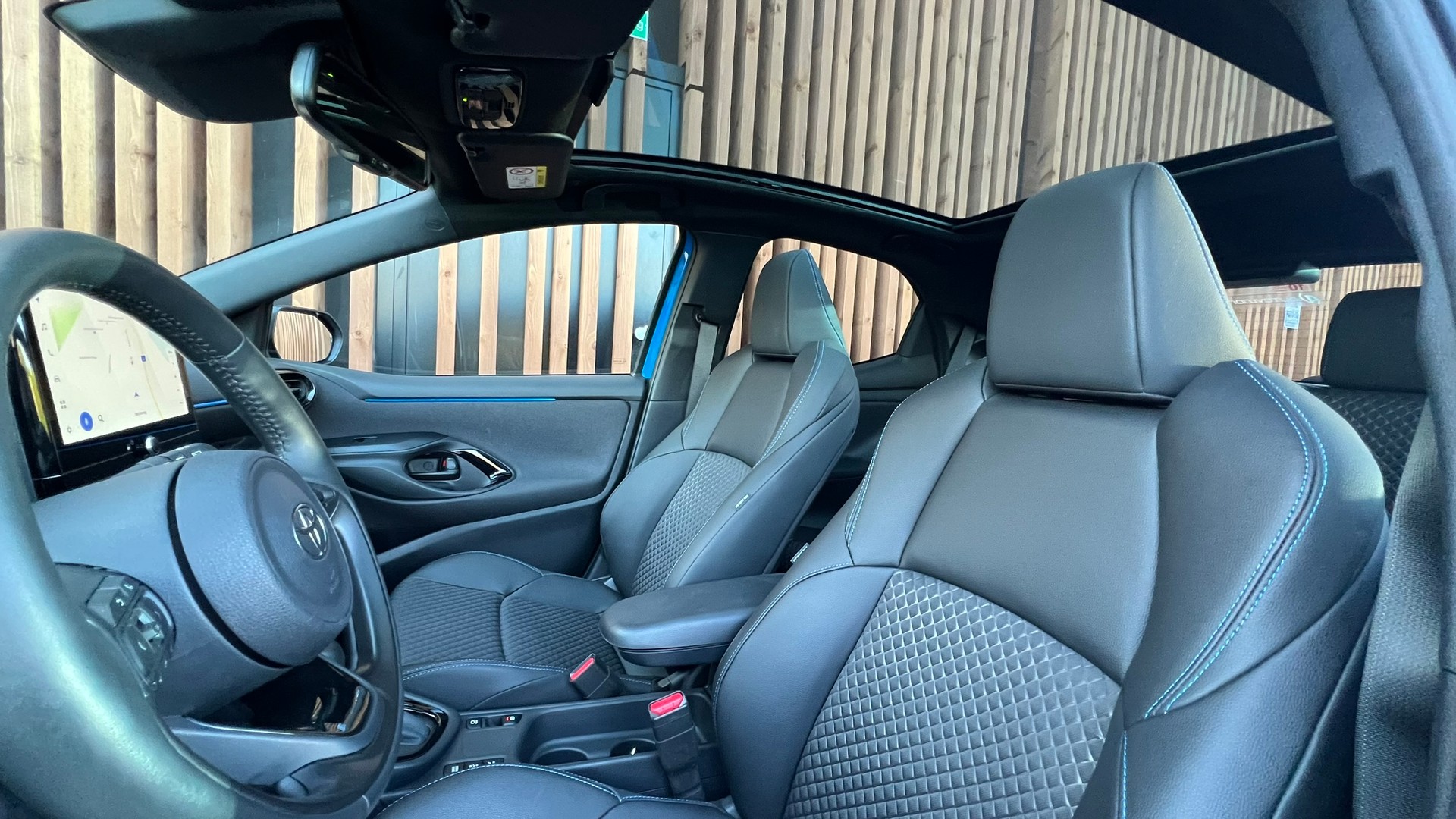 TOYOTA YARIS 1.5 POP SPORT E-CVT l 116 PS-image-23