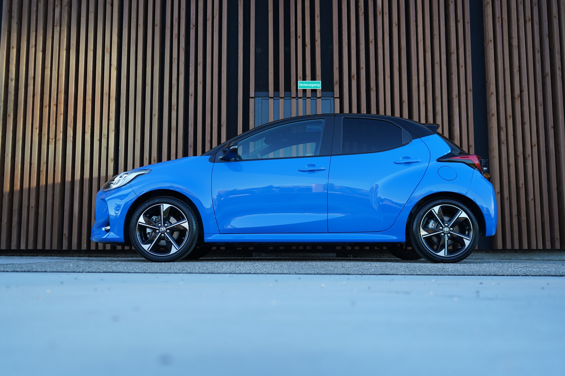 TOYOTA YARIS 1.5 POP SPORT E-CVT l 116 PS-image-3