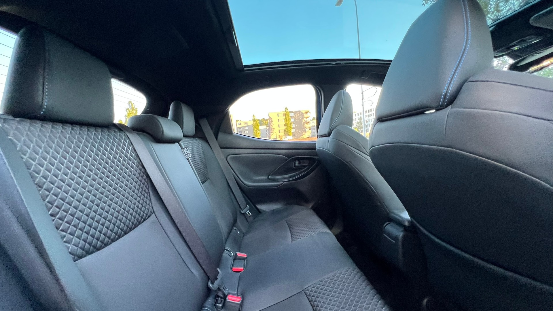 TOYOTA YARIS 1.5 POP SPORT E-CVT l 116 PS-image-27