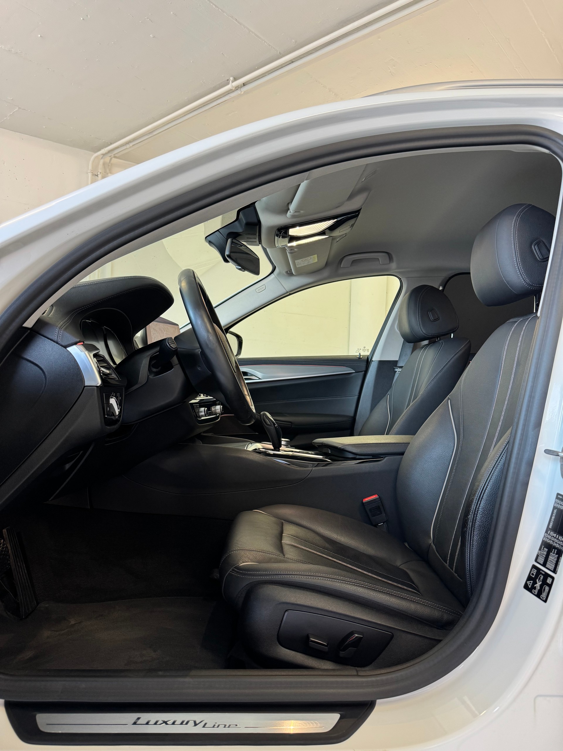 BMW 520d xDrive 48V Touring Luxury Steptronic-image-4