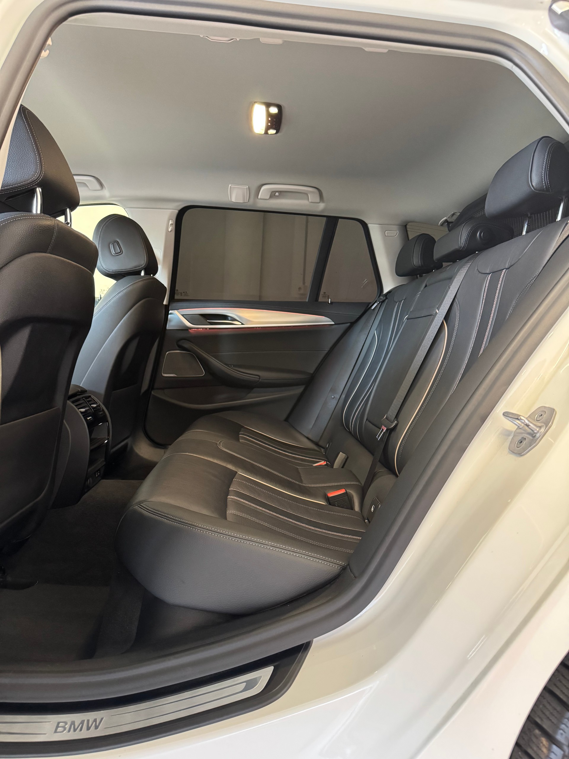 BMW 520d xDrive 48V Touring Luxury Steptronic-image-5
