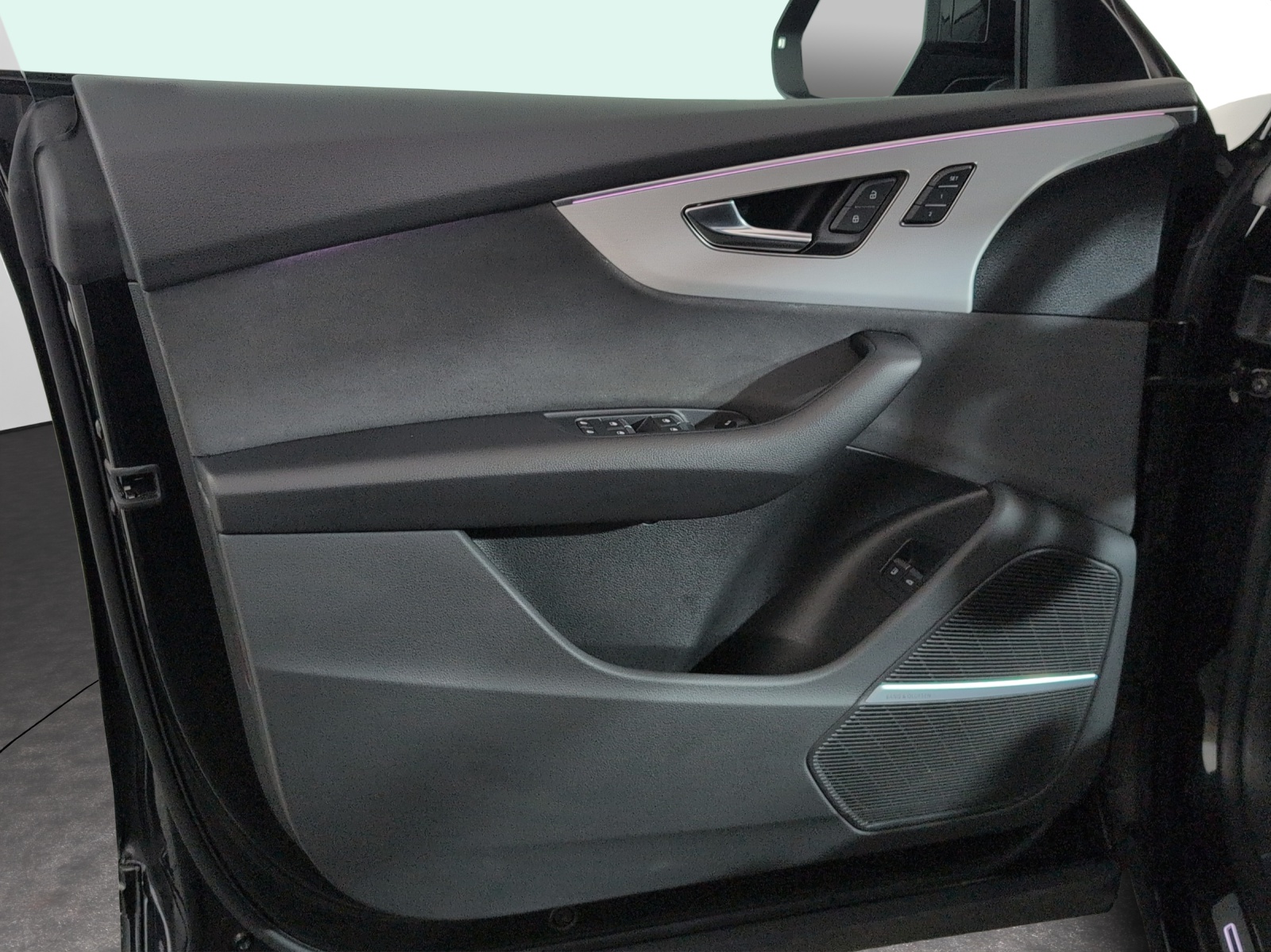 AUDI Q8 55 TFSI e quattro PHEV tiptronic-image-13