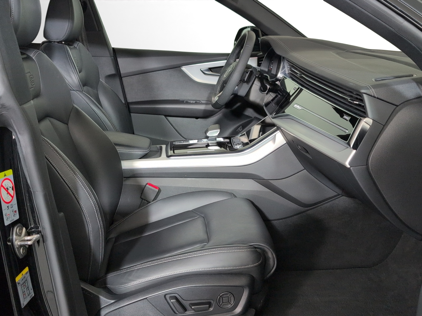 AUDI Q8 55 TFSI e quattro PHEV tiptronic-image-6