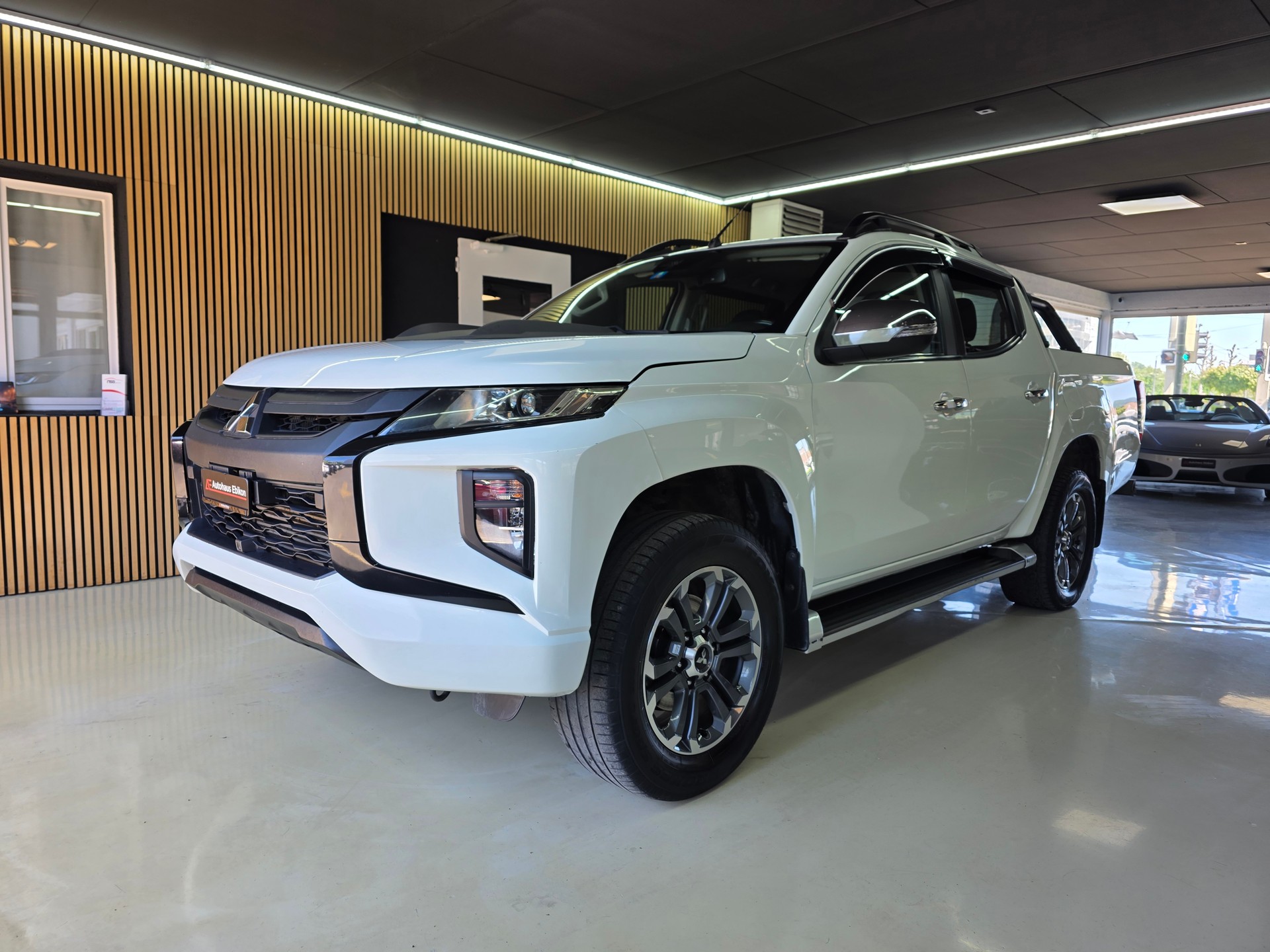 MITSUBISHI L 200 2.2 Style+ Double Cab Automat-image-2